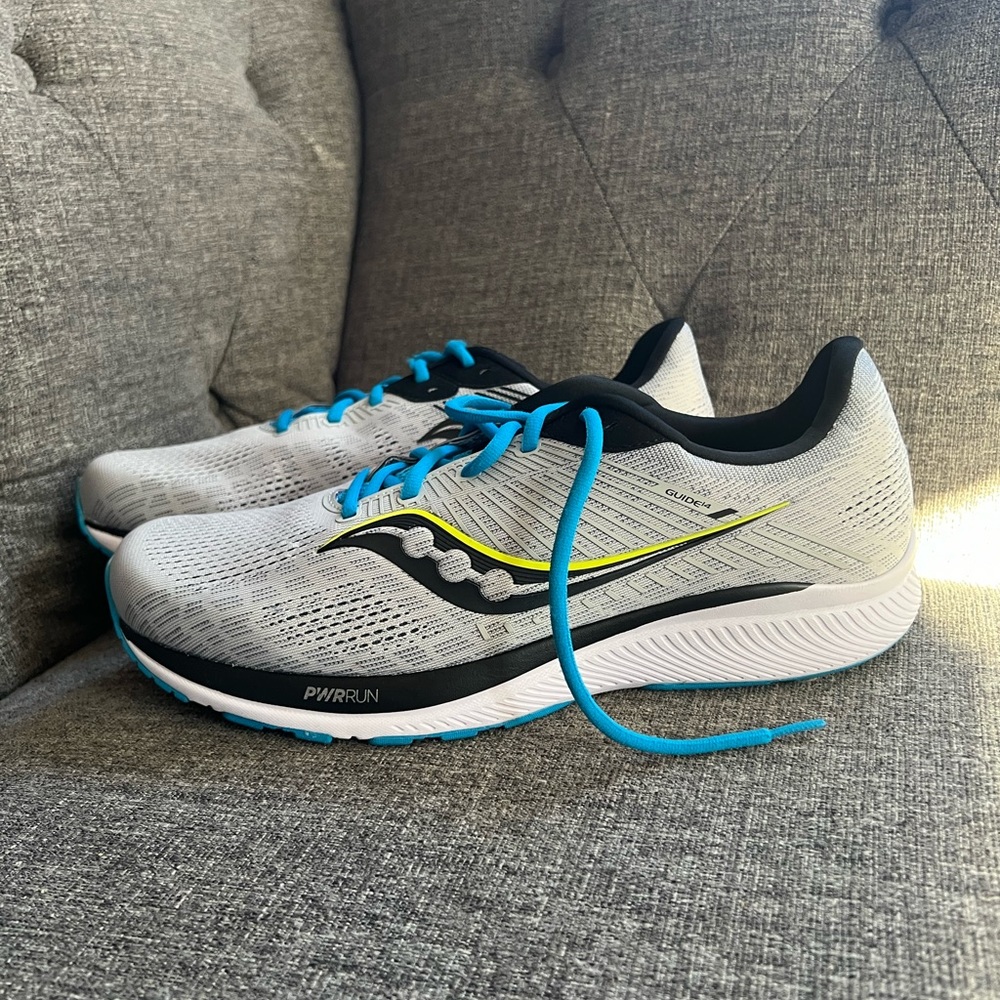 Men’s saucony sneakers size 12